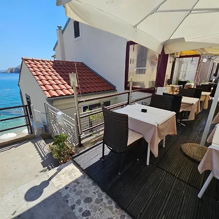 Submarine Apartment *