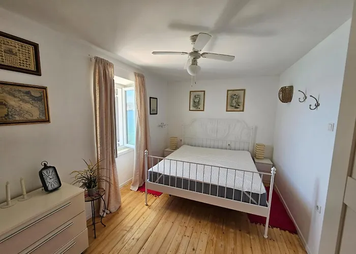 Apartman Submarine *