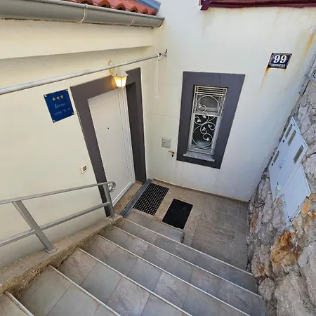 Submarine アパート *